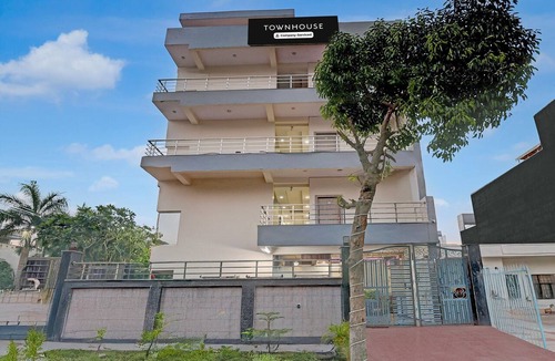 Sector 70 House | Classic With Balcony Palm Paradise