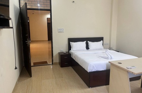Sector 70 Hotel | Cleo Elegance Rooms & Banquet
