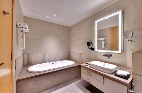Ranjit Avenue Hotel | Click Collection Amritsar