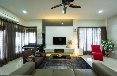 Bukit Baru Villa | CloClo Villa - Truly Cuti-Cuti Melaka (24pax)
