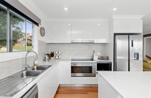 Batehaven House | Cloud 9 - Family accommodation at beautiful Batehaven with water views