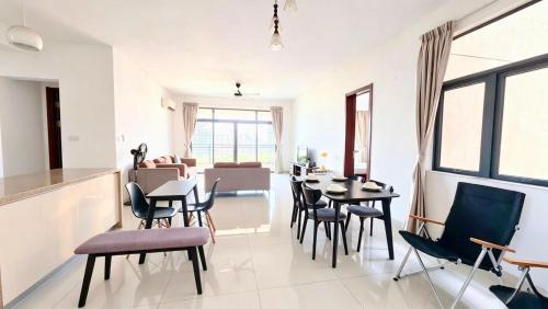 Gelang Patah Apartment | Cloud Dwell Forest City Cerulean Bay Four bedrooms and one living room
