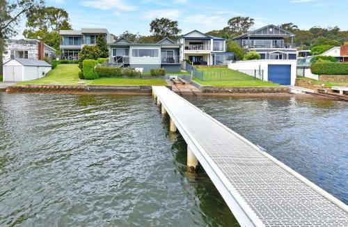 Coal Point House | Coal Point Absolute Waterfront