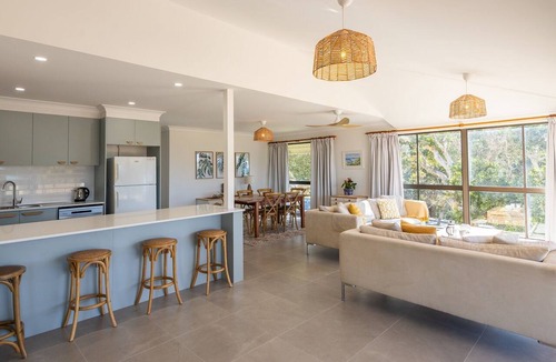 Nambucca Heads Apartment | Coastal Chill - Oceanview Rooftop Getaway
