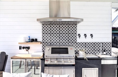 Broadbeach Waters House | Coastal Waterfront Broadbeach Waters