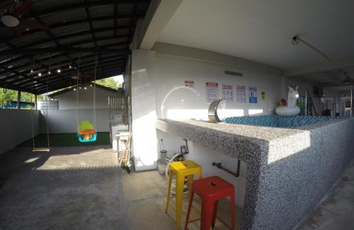 Kampung Gong Pauh House | CoCo Fun House Kemaman with Pool and Bathtub