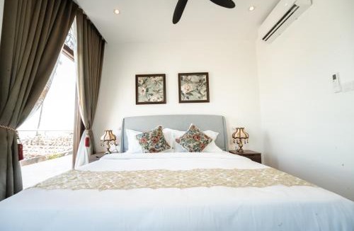 Tanjung Bungah Villa | Coconut Bay beach Villa seaview karaoke 20pax
