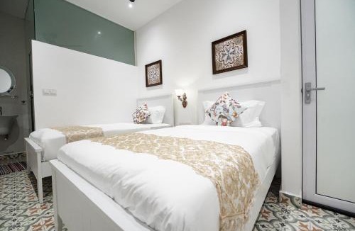 Tanjung Bungah Villa | Coconut Bay beach Villa seaview karaoke 20pax