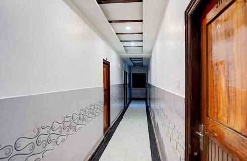Kanpur House | Collection O Bada Chauraha Metro Station Kanpur