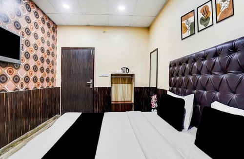 Jalandhar Hotel | Collection O by OYO Burlton Park Jalandhar Formerly Hotel R1 Inn