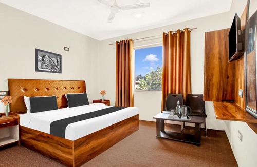 Srinagar Hotel | Collection O Dal Lake