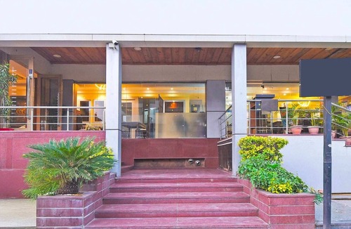 Malviya Nagar House | Collection O JLN Marg