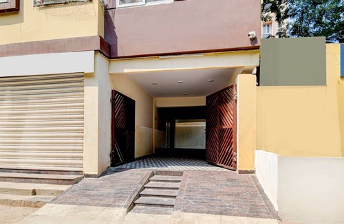 Hyderabad House | Collection O Musheerabad Metro