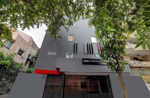 Pitampura House | Collection O Near Kohat Enclave Metro Station