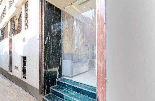 Shyambazar House | Collection O Shobhabazar Metro