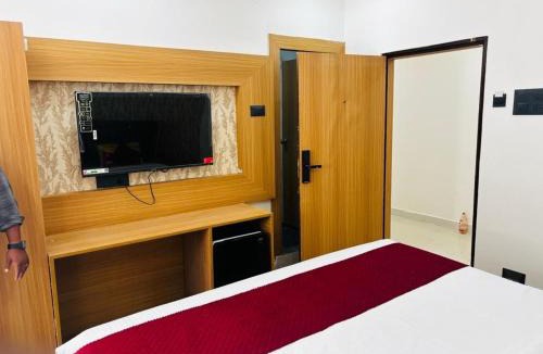 Nellore Hotel | Collection O Vedayapalem Railway Station Formerly Grand Luxury Rooms