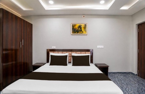 Nellore Hotel | Collection O Vedayapalem Railway Station Formerly Grand Luxury Rooms