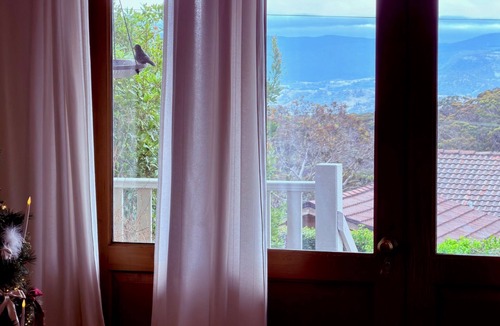 Blackheath Cottage | Colomatta Mist, Blackheath - Pet Friendly Cottage with Escarpment Views