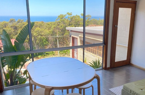 Bundeena House | Colourful 4Bed Coastal Family Home | Backs onto RNP, Ocean Views, Walk to Beach