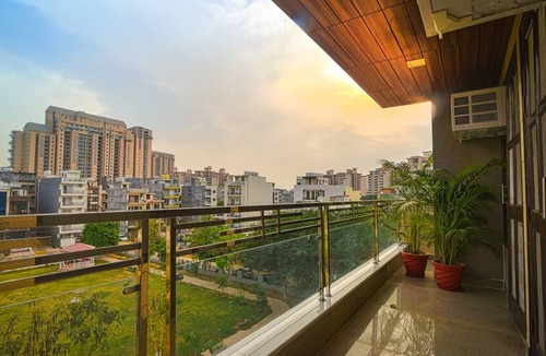 Gurugram Apartment | Comfortable 1 Bhk Serviced Apartment w Hill view