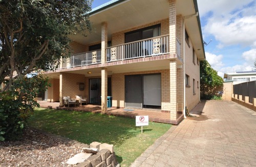 Evans Head Apartment | Comfortable 2BR coastal unit with WiFi, BBQ area, parking & linen included, close to beach