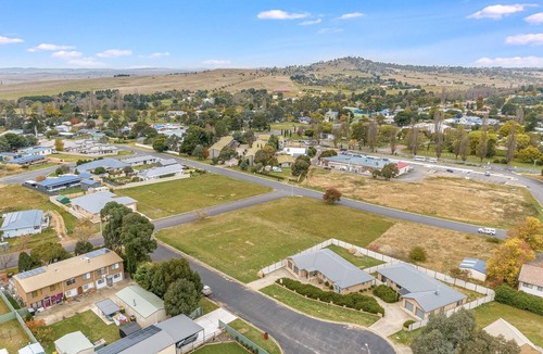 Berridale House | Comfortable and spacious 4 Bedroom, 3 Bathroom open plan home in Berridale