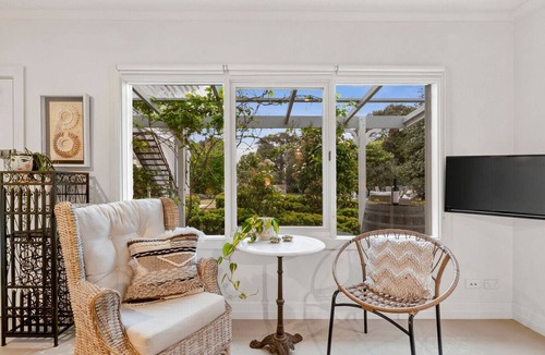 Queenscliff Apartment | Comfortable & cosy unit w/garden views