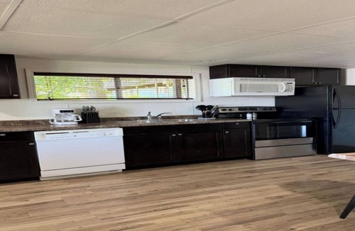 Lake Ozark Resort | Comfortable Cove-Side Getaway with 2 Bedrooms and 1 Bath