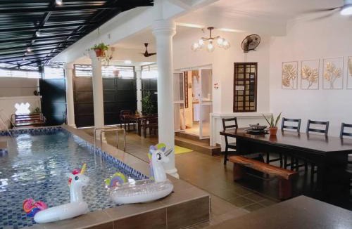 Taman Jati House | Comfortable Private Swimming Pool Homestay Melaka 20 Pax 5R3B