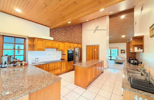 Worrigee House | Comfortable Queen + Single Farm Stay