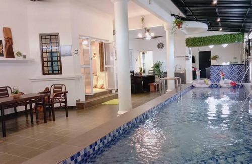 Taman Jati House | Comfortable Swimming Pool Homestay Melaka