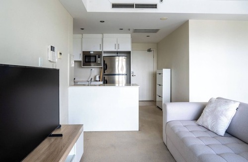 Burwood Apartment | Comfy 1BDR Apt 3 minutes to Train Station Burwood