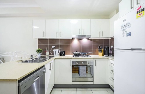 Burwood Heights Apartment | Comfy 2-bedroom 2-balcony apartment/Close to CBD, Train and Metro easy reach