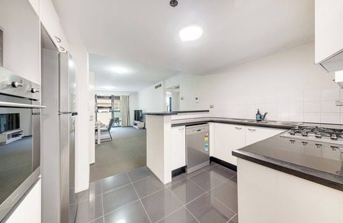 Chinatown Apartment | Comfy and Modern 1B Apartment in Haymarket
