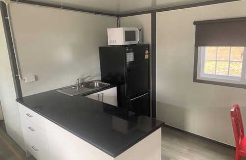 Glen Innes Apartment | Comfy studio units on 10 acres of free space and only 5 minutes walk to CBD