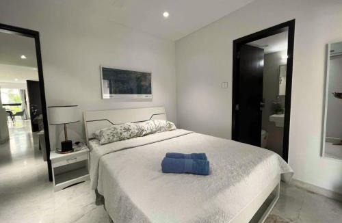Bandra West Apartment | ConnektHomes - Luxurious Modern Bliss in Bandra - 6BR