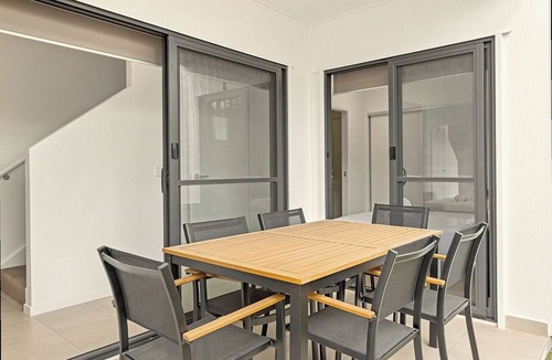 Murrumba Downs House | Contemporary Family Haven in Murrumba Downs