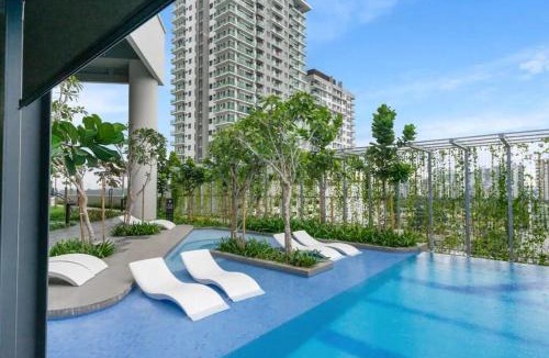 Petaling Jaya Apartment | Convenient & Luxury Suite with Queen Bed S-23-11A