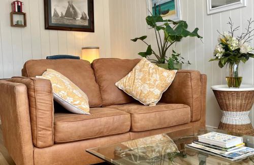 Frankston Apartment | Convenient Sunset Beach and Garden