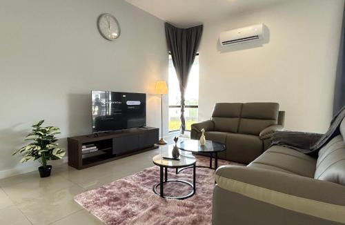 Klang House | Corner House BBR fit 1-14 Pax near Setia Alam SCCC