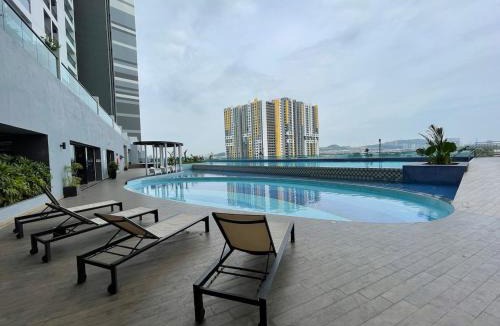Seri Kembangan Apartment | Corner Unit, Great Privacy, Designer Studio with Wi-Fi, Netflix, 1 Parking Space