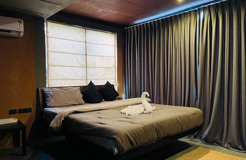 Hosur Hotel | Cosmic Reverie
