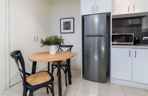 Watson Apartment | Cosy and Convenient Leafy Apartment
