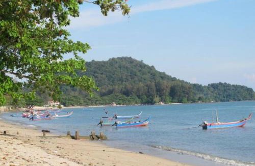 Teluk Kumbar House | Cosy HomeStay at Penang Island -Beach and Village