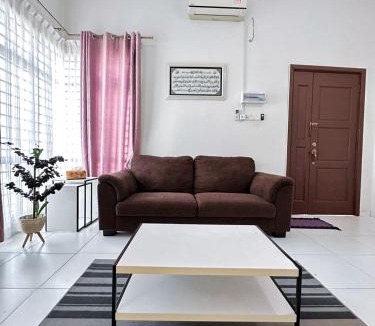 Bukit Baru House | Cosy House For Family Or Group In Bukit Beruang Melaka