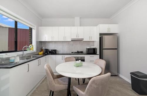Koonawarra Apartment | Cosy & Modern 2BDR Granny Flat