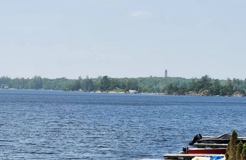 Gravenhurst Cabin | Couples Getaway Sparrow Lake Muskoka Beach House