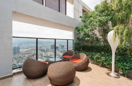 Kuala Lumpur Apartment | Cozy 1-bedroom apartment with AC in soothing Kuala Lumpur