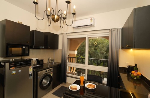Siolim Apartment | Cozy 1-bedroom apartment in beautiful Siolim with AC and gym access
