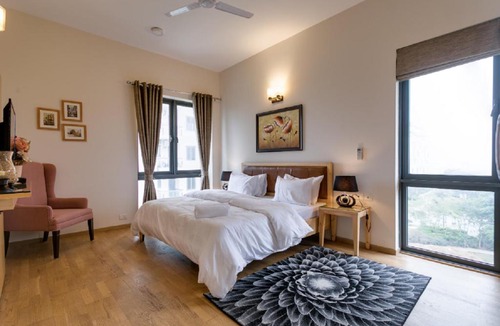 Sector 58 Apartment | Cozy 2BHK Apartment with highspeed WiFi and private kitchen near Golf Course Road, Gurgaon